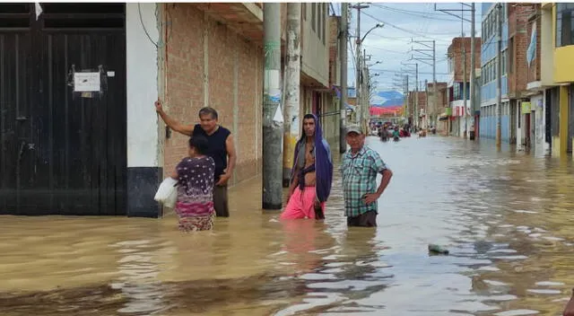 Intensas lluvias por ciclón afectan costa norte del Perú