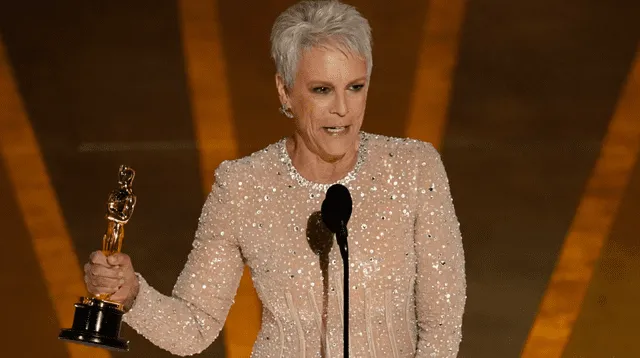 Jamie Lee Curtis ganó su primera estatuilla a sus 64 años.