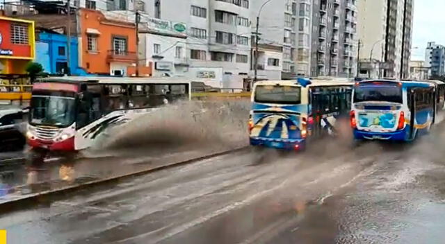 Avenida Brasil despierta inundado por las lluvias