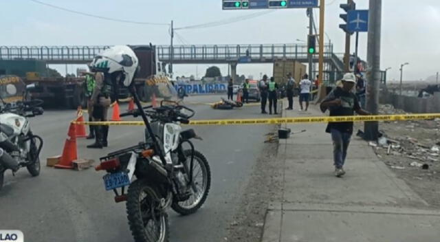 Conductor de moto muere tras despistarse y ser atropellado por camión.