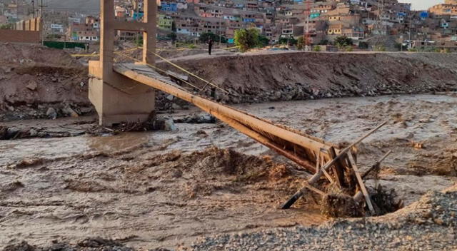 Puente caído unía Comas con Puente Piedra.