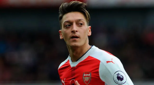 Mesut Ozil ganó 13 títulos durante su carrera deportiva.