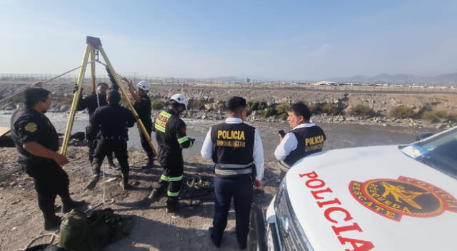 PNP realizando labores de rescate de cuerpo de hombre en río Rímac.