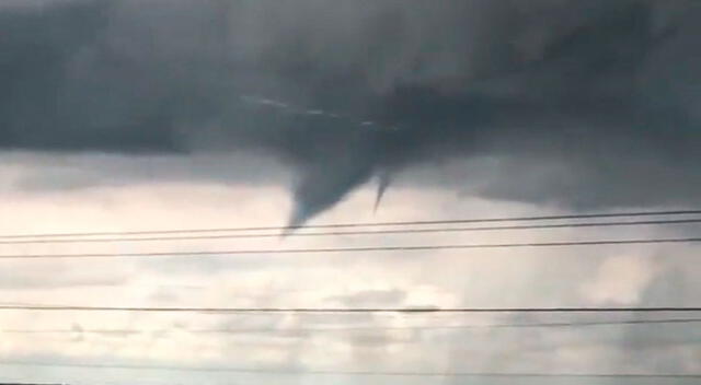 Inusual fenómeno fue captado en Piura y ciudadanos temen que se trate de un tornado.