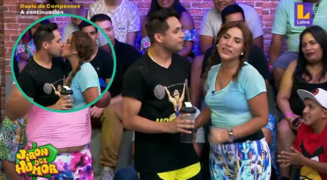 'Chola Puca' le roba un beso a Jonathan Rojas durante programa "Jirón del humor".