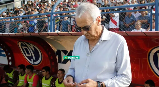 Jorge Fossati y su cábala divina: rezar siempre el rosario antes de cada partido.