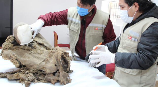 Momia encontrada por autoridades de Puno que era usado para rituales.