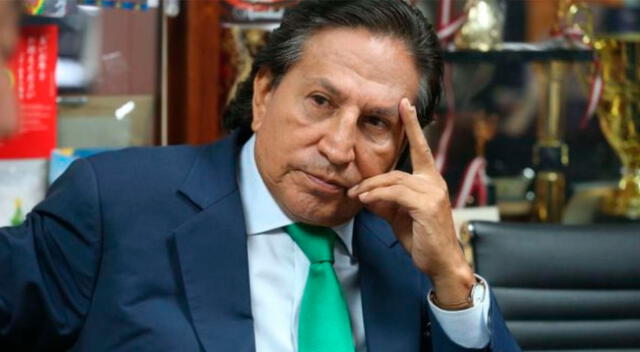 El expresidente Alejandro Toledo se entregó con más de una hora de retraso.