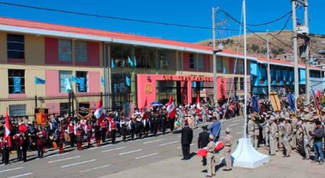 Gran Unidad Escolar San Carlos, donde auxiliar cortó cabello a estudiante.