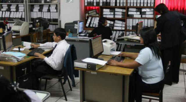 Trabajadores del sector público disfrutan de los días no laborables.