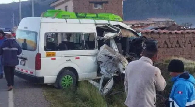 Vehículo donde viajaban las víctimas.