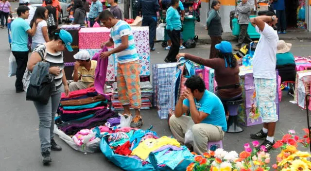 Vendedores ambulantes invaden nuevamente las calles de  Cercado de Lima.