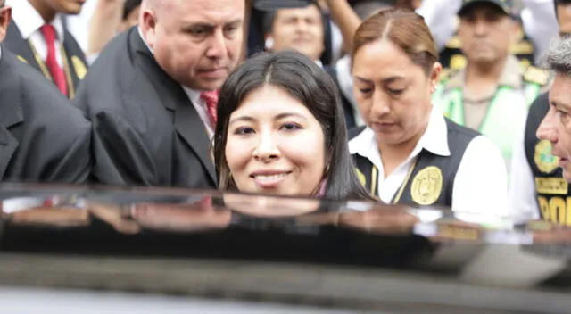Betssy Chávez fue recluida en el penal de Mujeres a las 3:25 p.m. de este jueves.