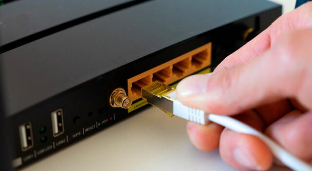 Descubre el botón del router para conectarte a internet directamente.
