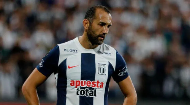 Hernán Barcos lamentó que Alianza Lima no haya estado a la altura de la Copa Libertadores.