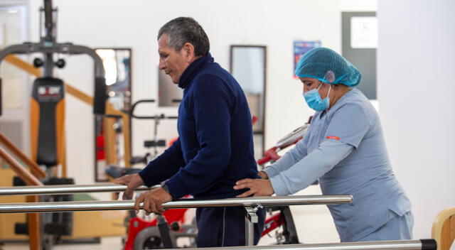 Atenciones a diversos pacientes en terapia física y rehabilitación.