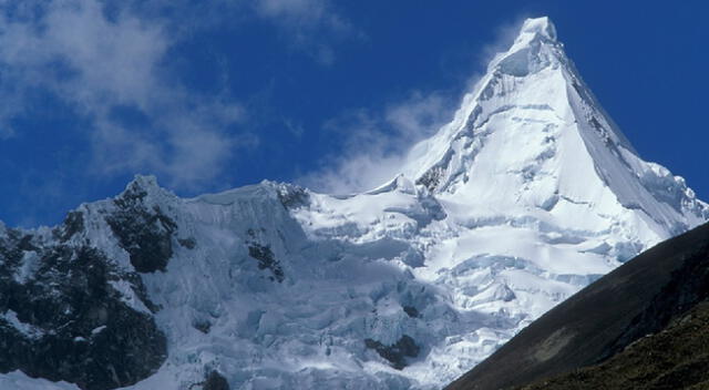 Nevado Alpamayo ubicado en Áncash.