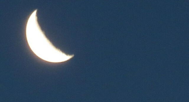 Esta conjunción ocurre cuando dos objetos celestes tienen la misma ascensión recta en el cielo.