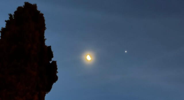 El cielo fue iluminado con el beso de la Luna y Júpiter este 11 de julio por la noche en todo el mundo.