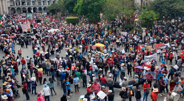 Manifestantes ultiman detalles para una movilización masiva en Arequipa.