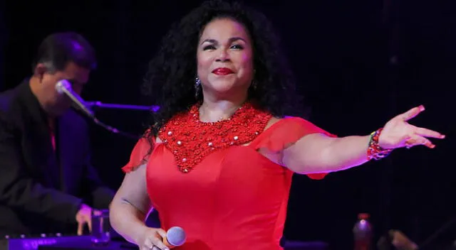 Eva Ayllón brindó un concierto espectacular en el Estadio San Marcos por sus 50 años de carrera artística.