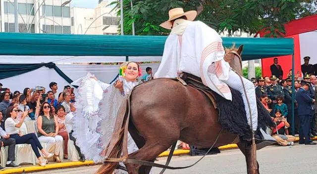 Marinera con caballo de paso fue aplaudida por los asistentes a la marcha.