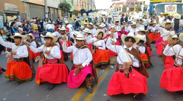 Pasacalles en Arequipa celebrado este sábado.