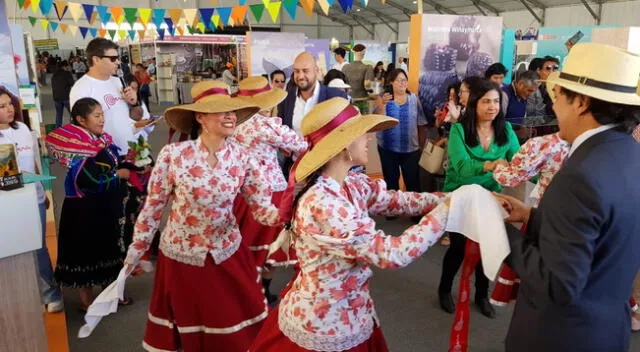 La feria se apertura con gran éxito en la Ciudad Blanca.