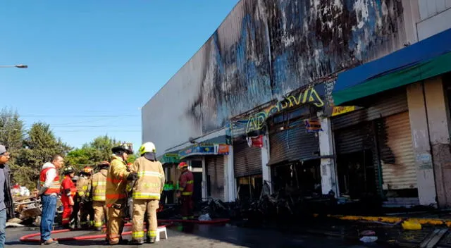 Bomberos aplacaron el fuego que duró cerca de dos horas.