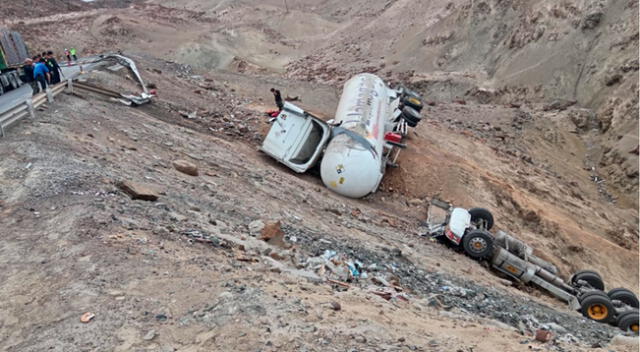 Vehículo de placa C4X-700 permanece en el abismo.