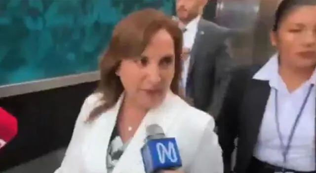 Dina Boluarte se puso agresiva con periodista peruana en los EEUU.
