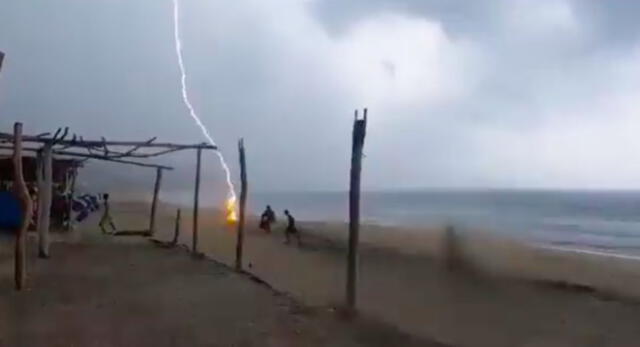 Dos personas mueren tras ser impactados por un rayo mientras caminaban por la playa durante tormenta