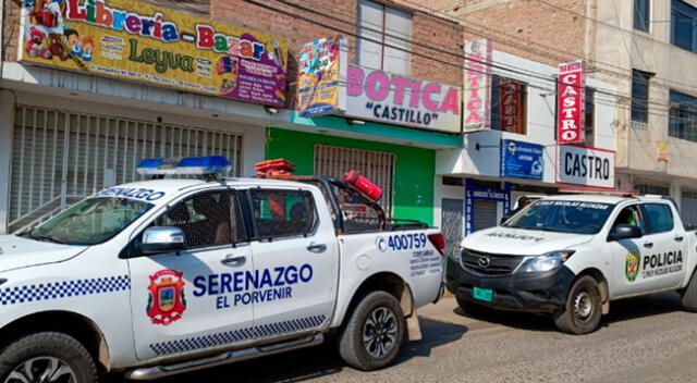 Agentes de seguridad cercaron el lugar ante la amenaza de un artefacto explosivo.