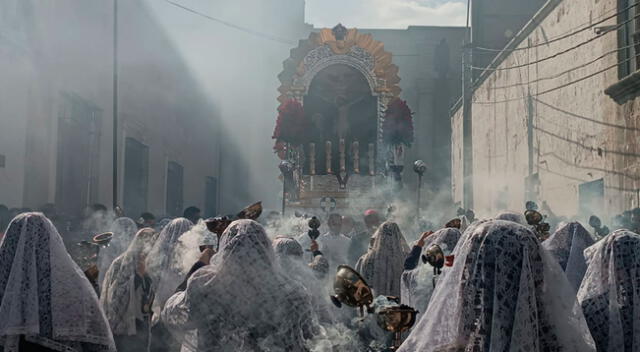 Procesión es la primera de cinco más que se vienen en el mes de octubre.