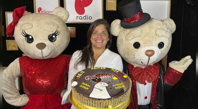 Giovanna Valcárcel se siente como pez en el agua en la radio.