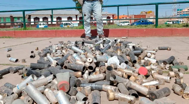 Cartuchos percutados de perdigones y bombas lacrimógenas con los cuales se reprimió a manifestantes.