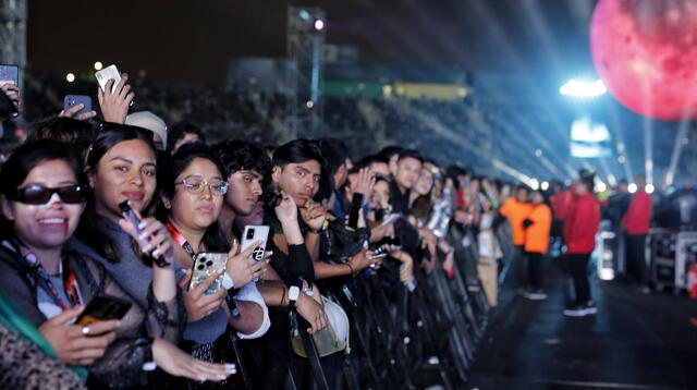 Desde horas de la madrugada, miles de fanáticos acudieron al Estadio San Marcos para tener lugares exclusivos para gozar de los éxitos de The Weeknd.