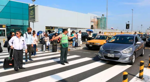 Presunta mafia de taxis operan en Jorge Chávez.