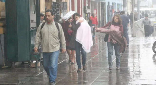 Lluvias en Lima Metropolitana y Lima provincias inició en horas de la tarde de este domingo.