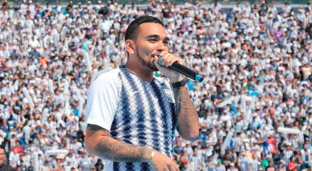 Josimar canta en Matute para darle el show a los hinchas.