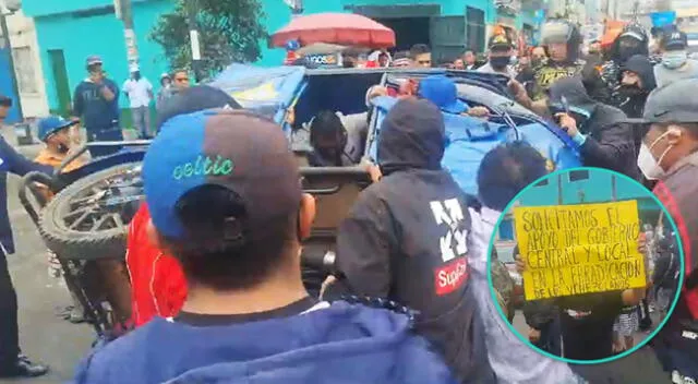 Mototaxi de extranjero es volteada durante marcha de mototaxistas de La Victoria.