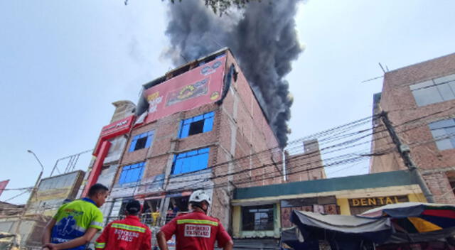 Incendio en Tacora genera daños materiales y heridos en centro comercial de Trujillo.