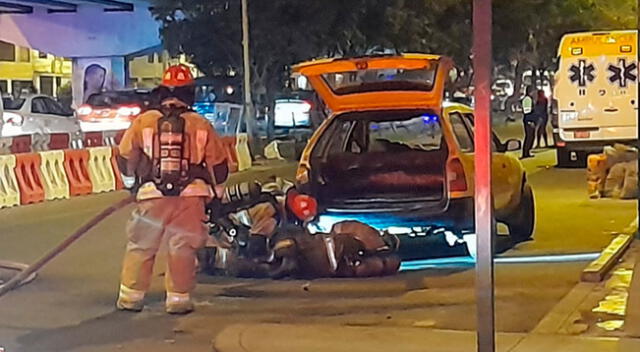 Tres unidades de bomberos acudieron a atender la emergencia en San Juan de Lurigancho.