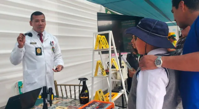 Agentes de la PNP hicieron demostraciones de sus conocimientos en feria informativa de Arequipa.