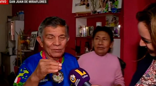 Don Roberto tiene 77 años y corre múltiples maratones.