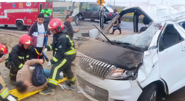 Lurín. Miniván da vuelta de campanas dejando 3 muertos y 7 heridos en la Panamericana Sur.