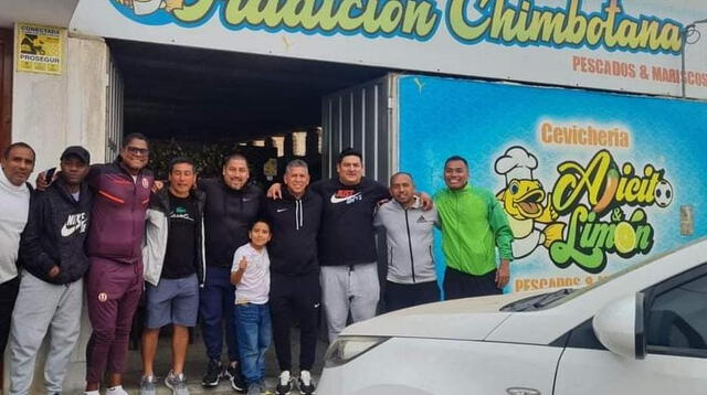 Quiroz recibió la visita de ex jugadores  cremas.