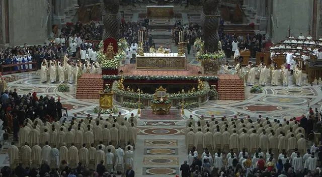 ‘Misa de Gallo’ por Navidad fue celebrada por el Papa Francisco desde la Plaza San Pedro.