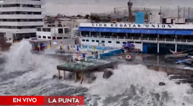 Vecinos se encuentran atemorizados ante fuertes oleajes en La Punta, Callao.