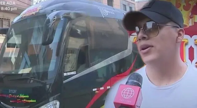 Chechito mostró en televisión nacional su nuevo bus.